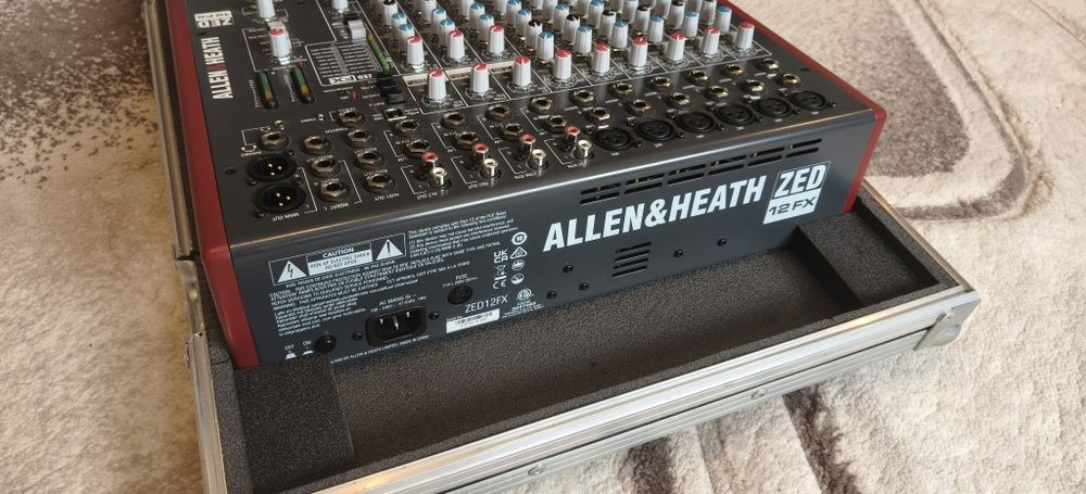 Mixer - ALLEN & HEATH -ZED 12 FX + case, ca Nou