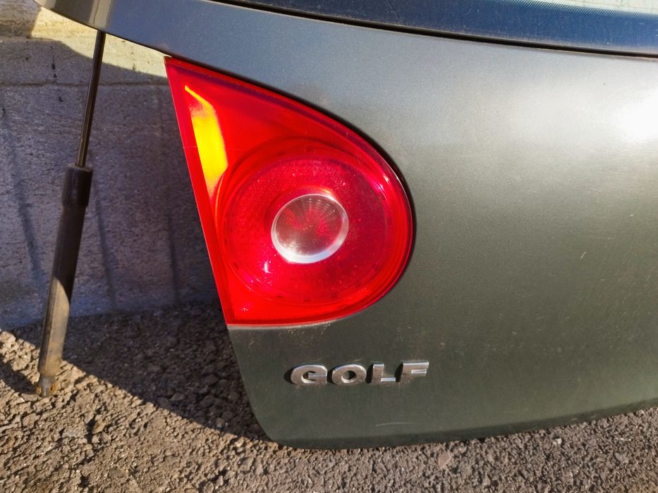 Dezmembrez piese caroserie - ornamente vw golf 5