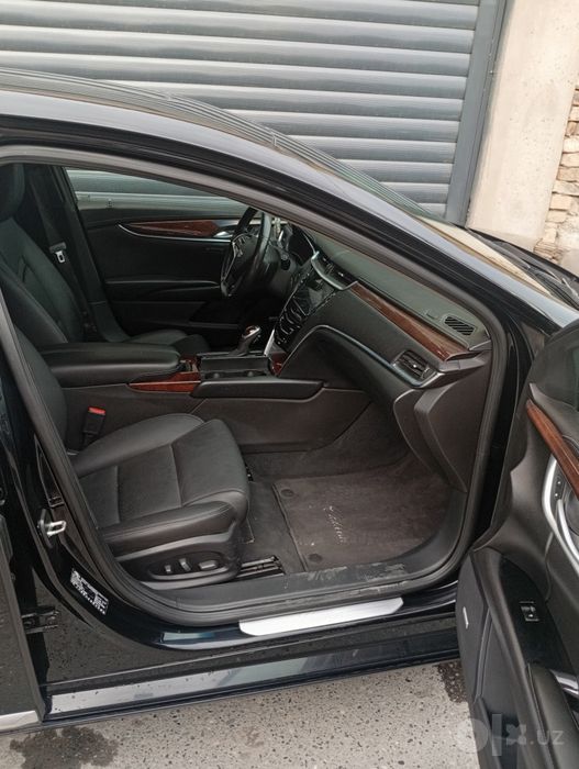 Cadillac srochno sotiladi