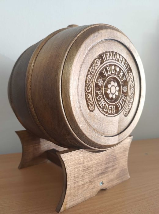 Дървено буре с дърворезба Честит рожден Ден/ Честит имен ден/ Наздраве