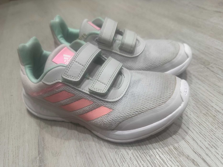 Детски маратонки Adidas номер 35