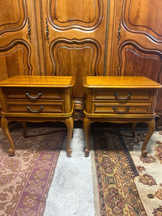 Масивни нощни шкафчета