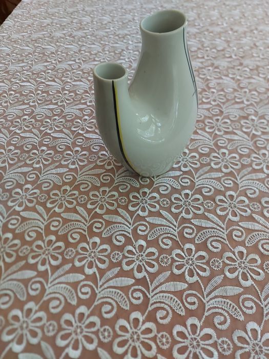 Продается  оригинальная дикоративная ваза для цветов. Для украшения до