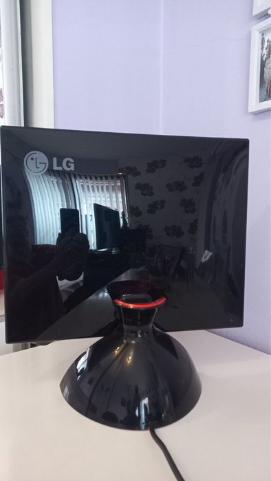 LG L1900J-BF TFT LCD Fantasy Series 'Jar' компютърен монитор