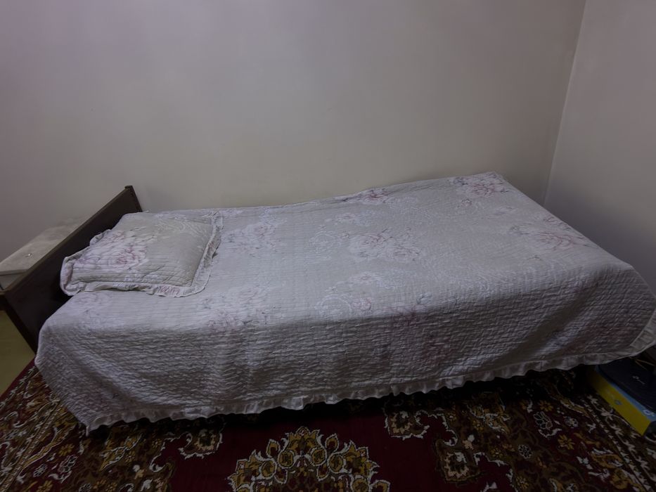 Продается 1 спальная кровать б/у