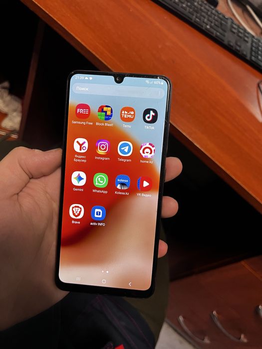 Samsung A32.                .