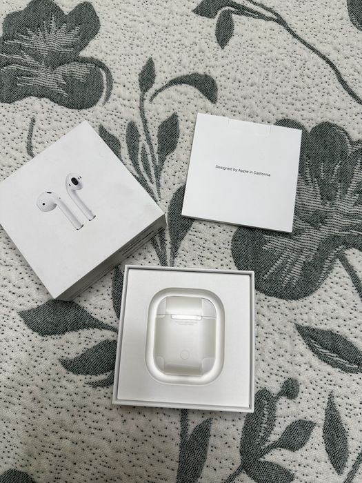 Наушники AirPods