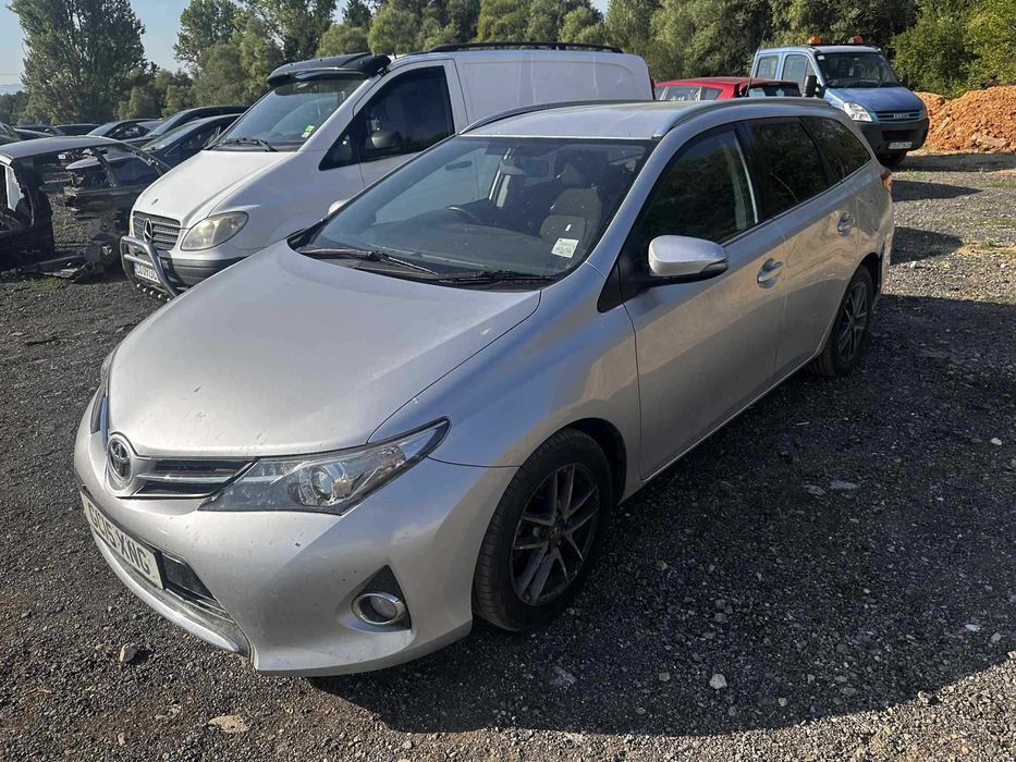 На Части Toyota Auris Тойота Аурис 1.4d 90к.с 2015г Комби