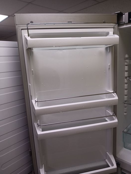 Сив комбиниран хладилник с фризер Liebherr с 2 години гаранция!