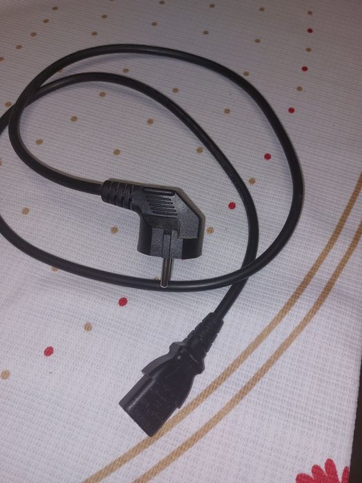 Различни кабели и зарядни