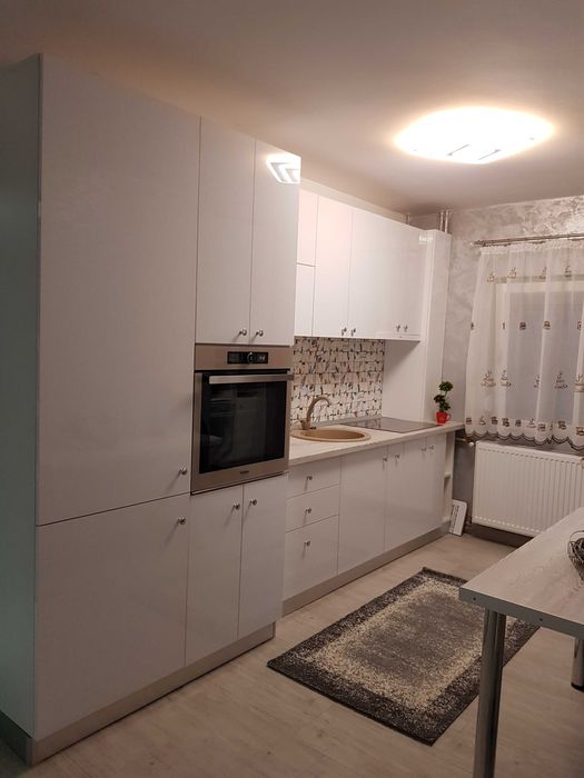 Inchiriez apartament 3 camere - zona Atrium Mall. 400 euro/luna
