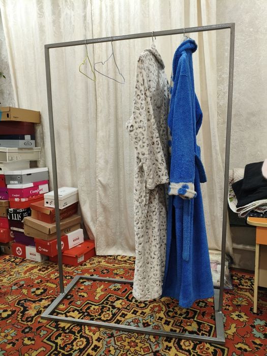 Напольная вешалка, ручной работы