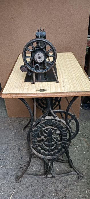 Mașina de cusut Singer