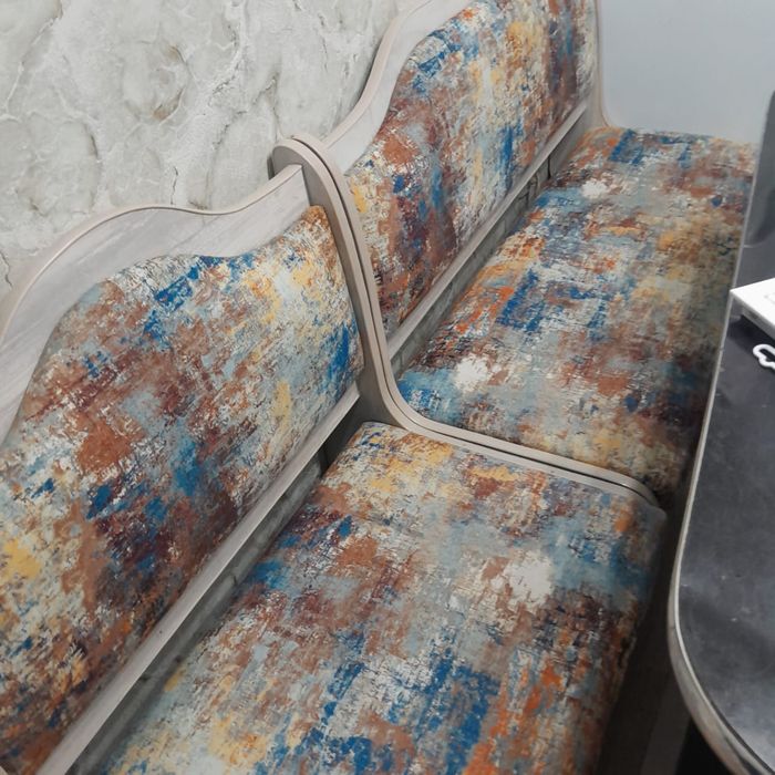 Продам, колонка (самбуфер), морозилку, кухонный диванчик.