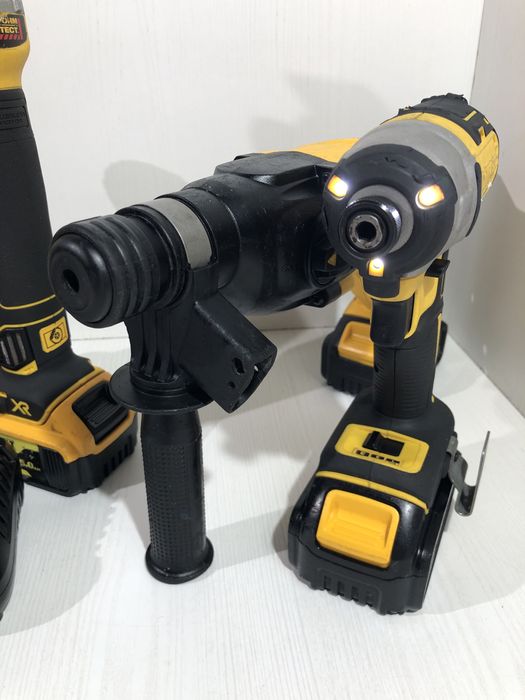 Set Dewalt cu acumulatori
