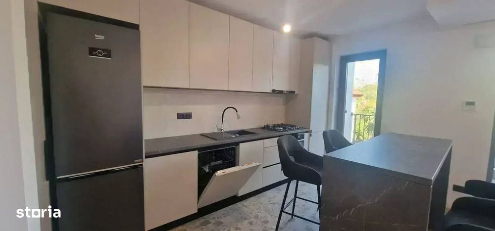 Studio luminos, bine compartimentat – Zona Marriott