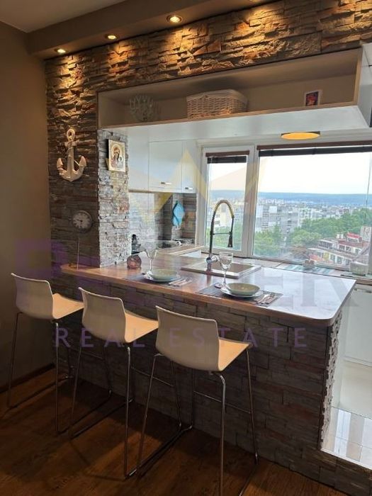 Дава се под наем Двустаен апартамент в Варна, Цветен квартал - 60 кв.м за 561 € - Снимка #1