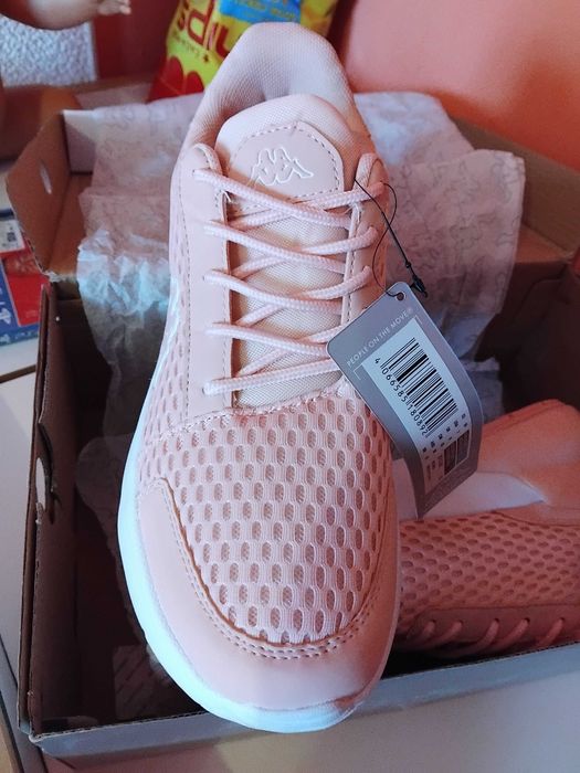 Маратонки чисто нови на капа 38 номер само пробвании