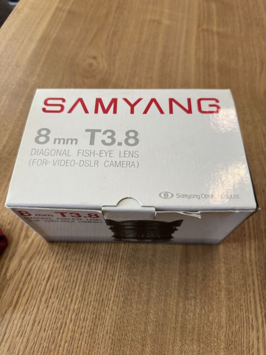 Обектив Samyang fisheye 8mm T 3.8