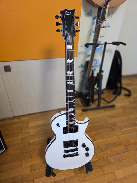 Китарен гиър - електрическа китара Jackson, ESP LTD, педали Boss, лампов усилвател Blackstar