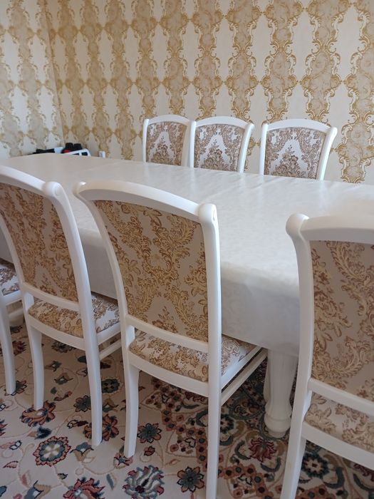 Продам стол с 14 стульями