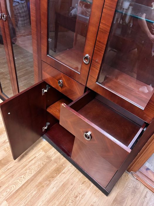 Книжный сервант б/у