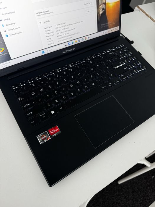 Vand Asus Vivobook GO 15 Ryzen 3 8GB RAM 256GB SSD
