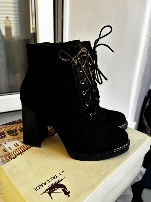 Ботильоны на каблуке черные