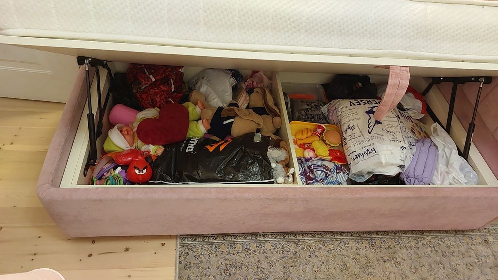 Продам 2 детские кровати с матрасами в хорошем состоянии.