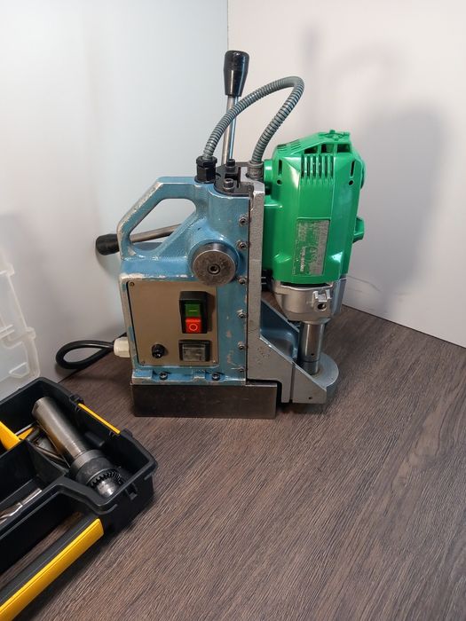 Vând talpă magnetică Hitachi