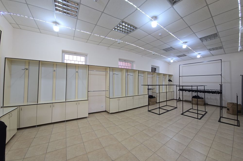 Продаётся мебель для магазина.