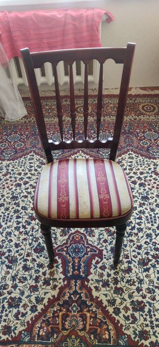 Продаю стол дерево + 4 деревянных стула