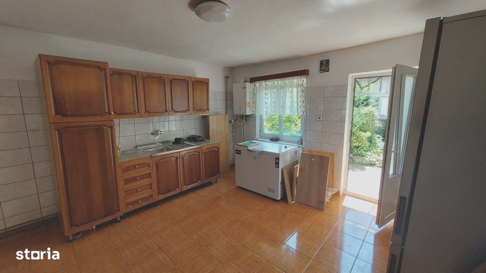 Casa cu 8 camere + 800mp teren Cisnadie zona Centrala