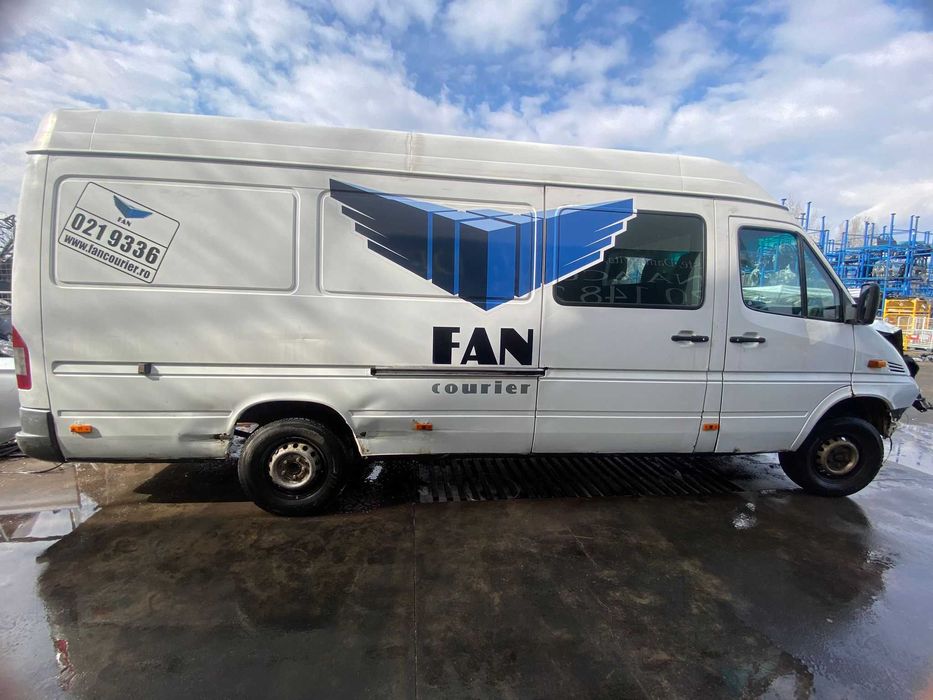 Dezmembrez Mercedes Sprinter W903 313CDI 2.2/2.7 CDI Usa/Capota/Far