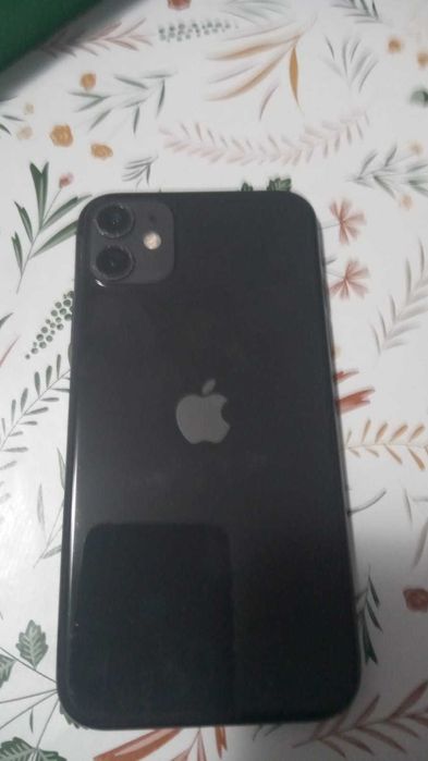 iPhone 11 negru in stare foarte buna