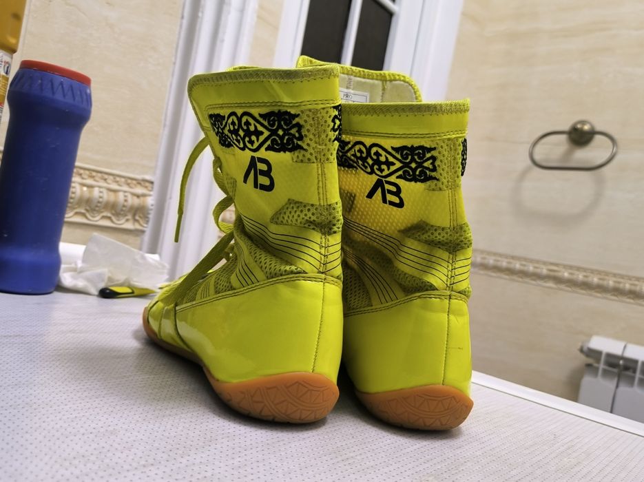 Боксерка и вело перчатки