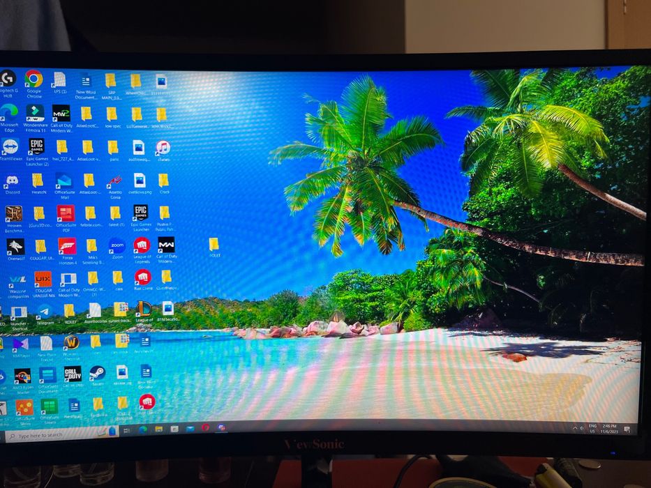 Геймърски компютър + извит монитор 144 херцов + механична клавиатура