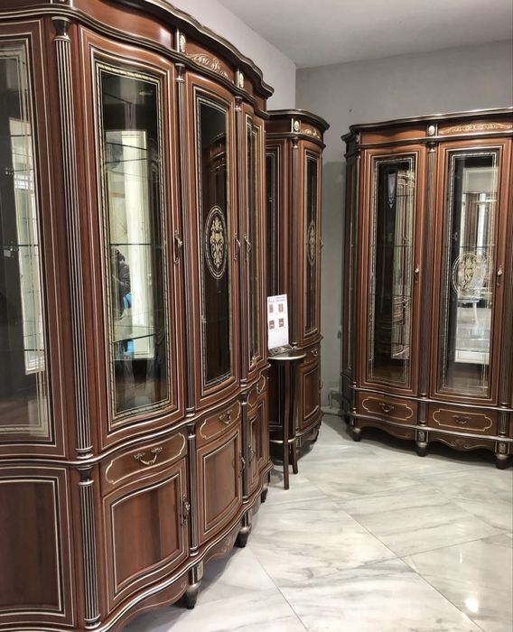 Витрина, стол, стулья, зеркало от ПАЛЕРМО