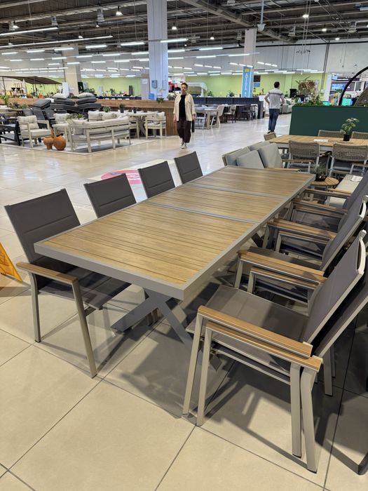 Садовые столы и стулья