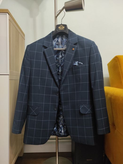 COSTUM pentru banchet