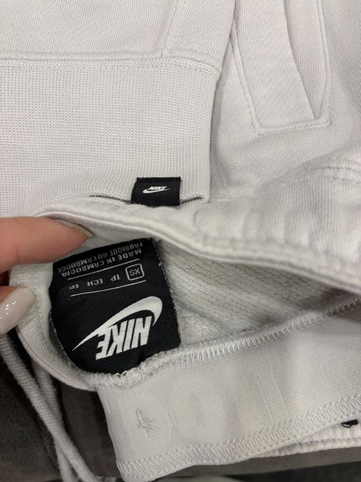 Дамски оригинални анцузи Nike
