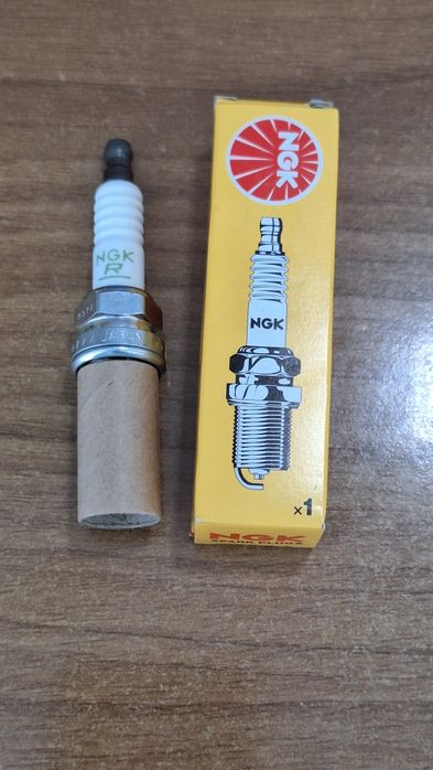 Свещи NGK обикновени и  иридиеви за   Хонда Сивик CRV Accord Jazz