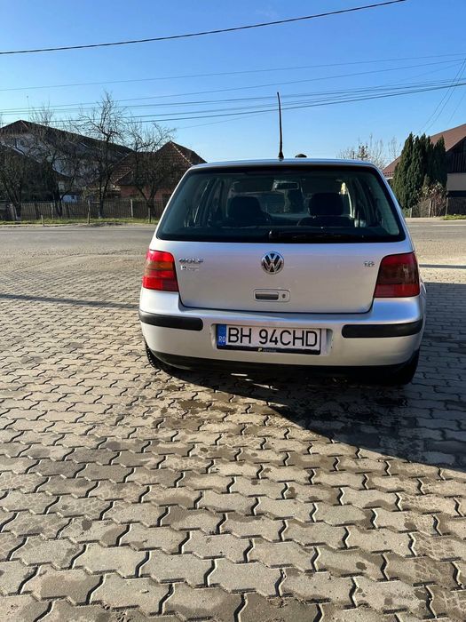 Vand golf 4 1.6 benzina