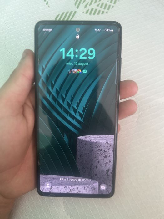 Vand, si eu acest tel Samnsung A52s 5G telefonul este impecabil e spartă doar folia nu e zgariat , l am folosit doar 4 luni
