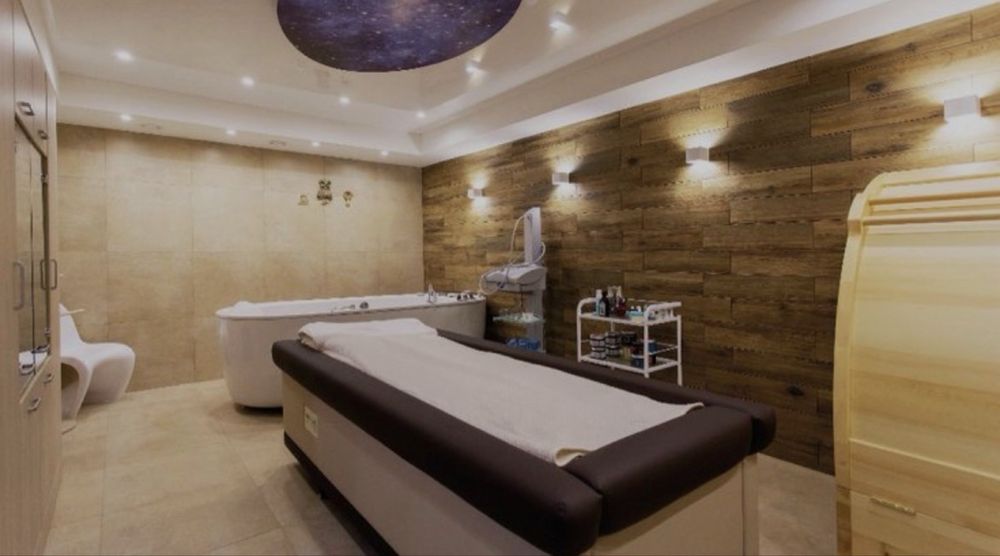 Массажист парень