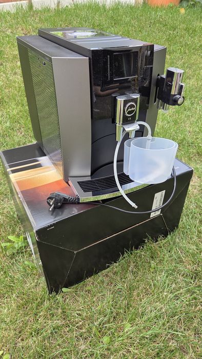 Espressor automat JURA E8 Dark Inox – Stare impecabilă / Ca nou