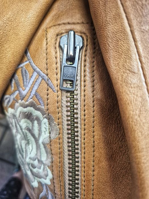 Кожено яке с бродерия