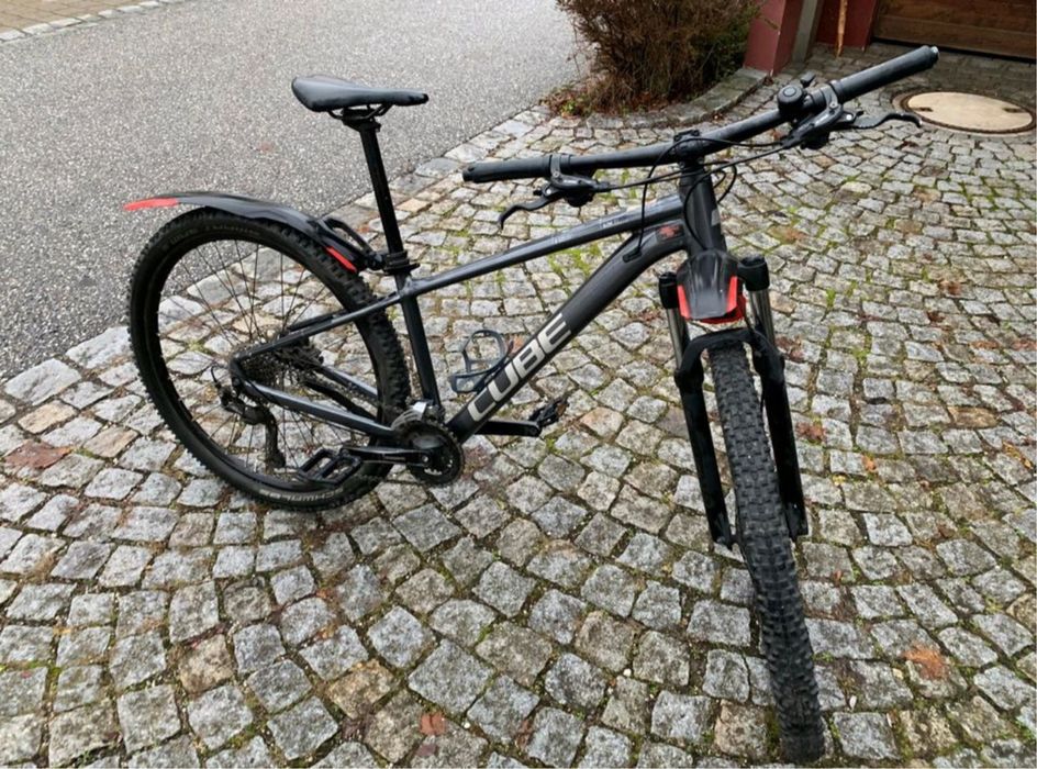 Bicicleta cube 27,5
