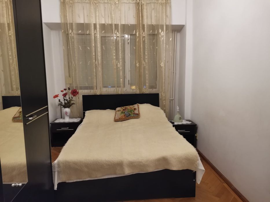Închiriez apartament Ultracentral pe termen lung .