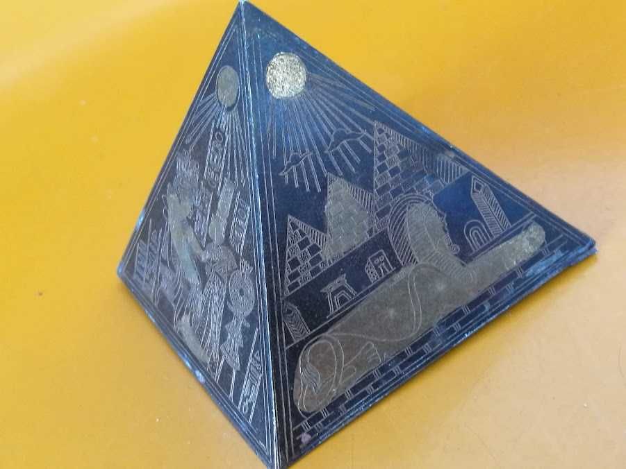 пирамида  бронз с инкрустации